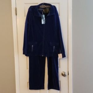 Women's size 1X  2pc velour Navy blue track suit